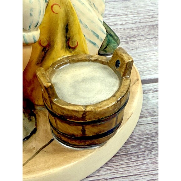 Hummel #363 Big Housecleaning TMK5 Goebel Last Bee w BOX Excellent Condition - Picture 12 of 14